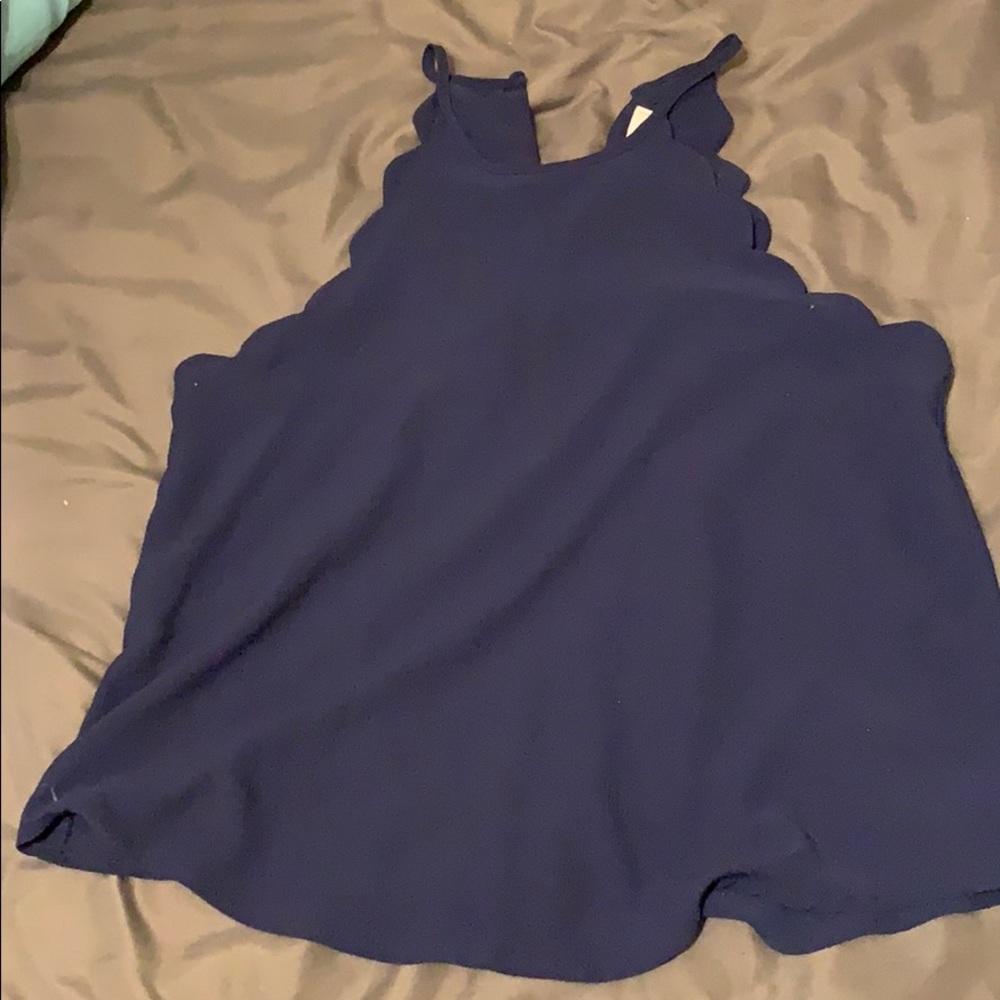 Scalloped tank